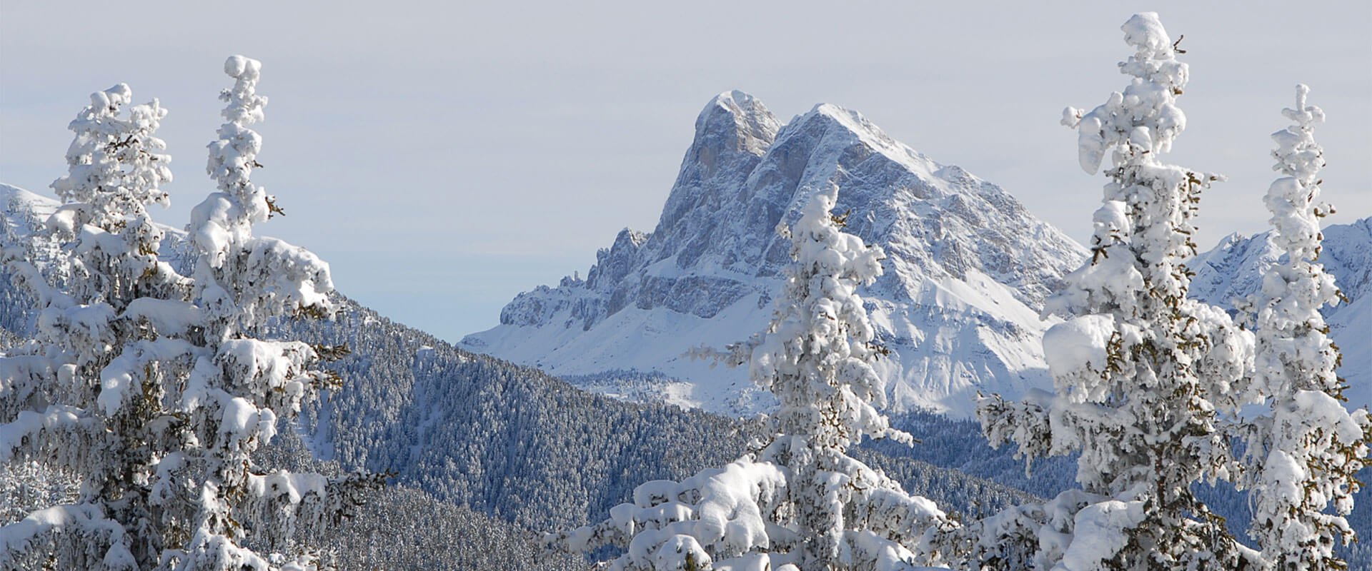 winterurlaub-in-den-bergen-dolomiten